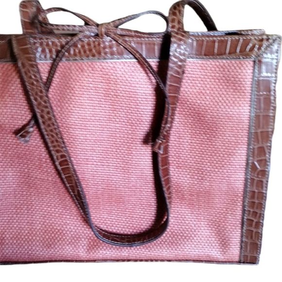 Liz Clayborn Large Pink Tote Bag - Picture 2 of 6
